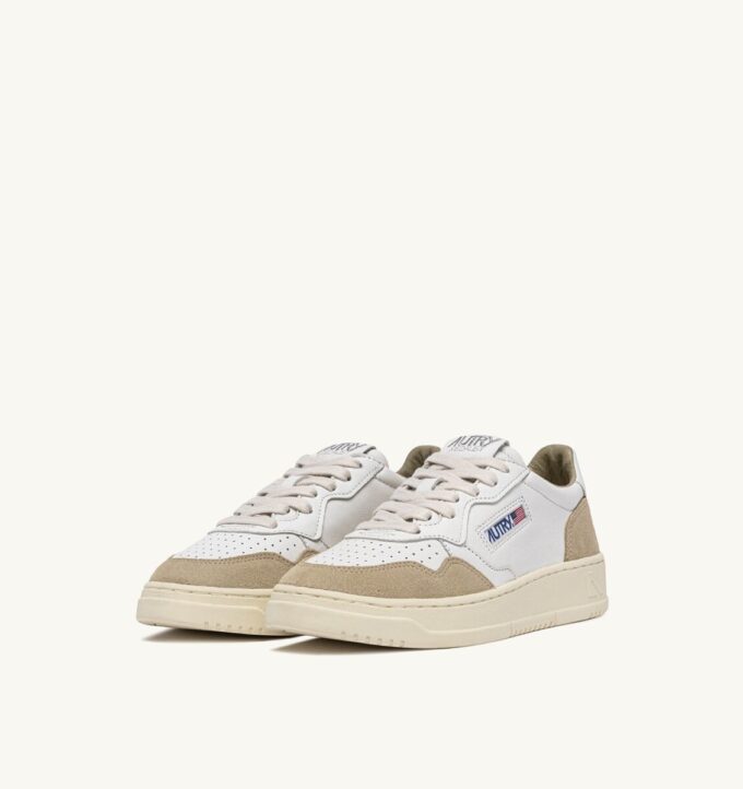 MEDALIST LOW SNEAKER AUS WEISSEM LEDER UND SPONGE-WILDLEDER MEDALIST LOW SNEAKER AUS WEISSEM LEDER UND SPONGE-WILDLEDER