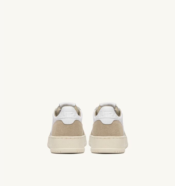 MEDALIST LOW SNEAKER AUS WEISSEM LEDER UND SPONGE-WILDLEDER MEDALIST LOW SNEAKER AUS WEISSEM LEDER UND SPONGE-WILDLEDER