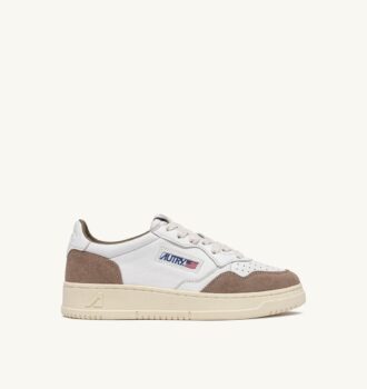 MEDALIST LOW SNEAKER AUS WEISSEM LEDER UND TABAK-WILDLEDER