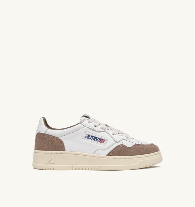 MEDALIST LOW SNEAKER AUS WEISSEM LEDER UND TABAK-WILDLEDER MEDALIST LOW SNEAKER AUS WEISSEM LEDER UND TABAK-WILDLEDER