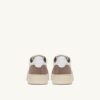 MEDALIST LOW SNEAKER AUS WEISSEM LEDER UND TABAK-WILDLEDER MEDALIST LOW SNEAKER AUS WEISSEM LEDER UND TABAK-WILDLEDER