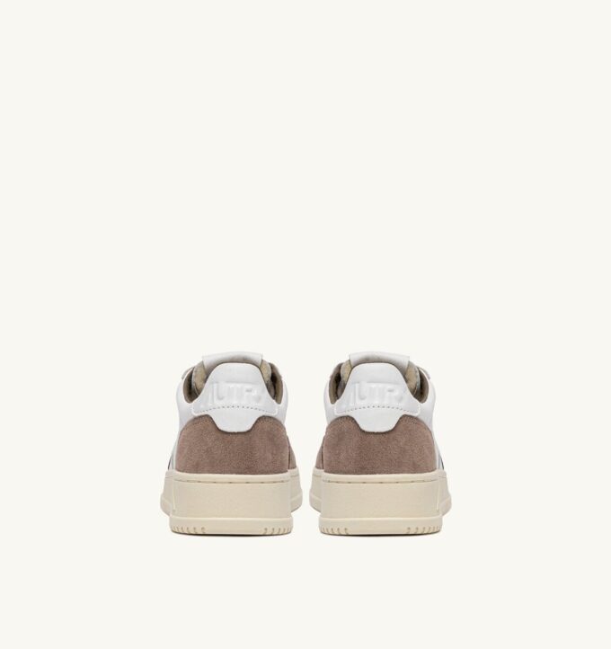 MEDALIST LOW SNEAKER AUS WEISSEM LEDER UND TABAK-WILDLEDER MEDALIST LOW SNEAKER AUS WEISSEM LEDER UND TABAK-WILDLEDER
