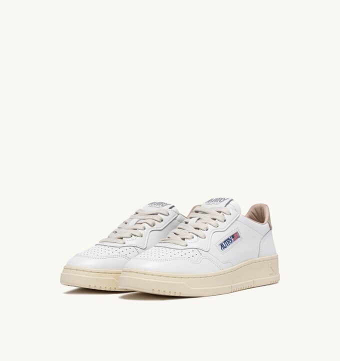 MEDALIST LOW SNEAKER AUS WEISSEM LEDER UND TIDAL-SCHAUMSTOFF MEDALIST LOW SNEAKER AUS WEISSEM LEDER UND TIDAL-SCHAUMSTOFF