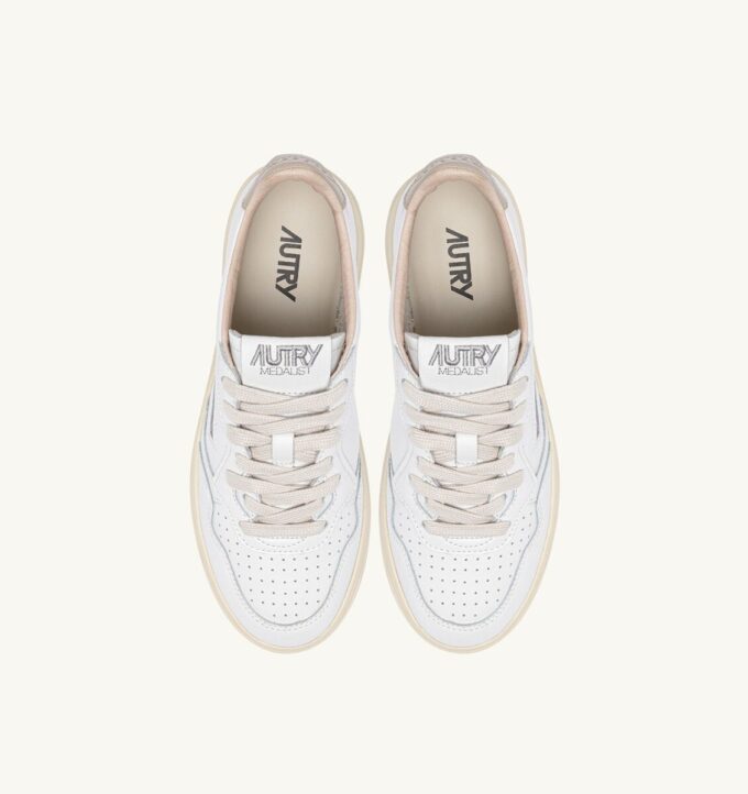 MEDALIST LOW SNEAKER AUS WEISSEM LEDER UND TIDAL-SCHAUMSTOFF MEDALIST LOW SNEAKER AUS WEISSEM LEDER UND TIDAL-SCHAUMSTOFF