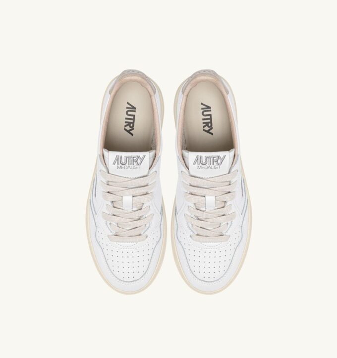 MEDALIST LOW SNEAKER AUS WEISSEM LEDER UND TIDAL-SCHAUMSTOFF MEDALIST LOW SNEAKER AUS WEISSEM LEDER UND TIDAL-SCHAUMSTOFF