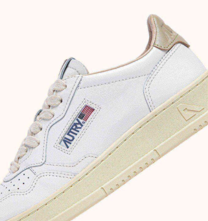 MEDALIST LOW SNEAKER AUS WEISSEM LEDER UND TIDAL-SCHAUMSTOFF MEDALIST LOW SNEAKER AUS WEISSEM LEDER UND TIDAL-SCHAUMSTOFF