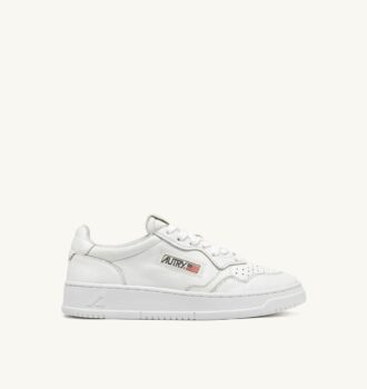 MEDALIST LOW SNEAKER AUS WEISSEM, STONE GEWASCHENEM LEDER