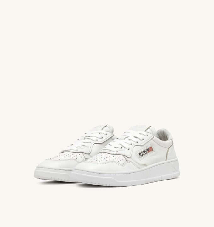 MEDALIST LOW SNEAKER AUS WEISSEM, STONE GEWASCHENEM LEDER MEDALIST LOW SNEAKER AUS WEISSEM, STONE GEWASCHENEM LEDER