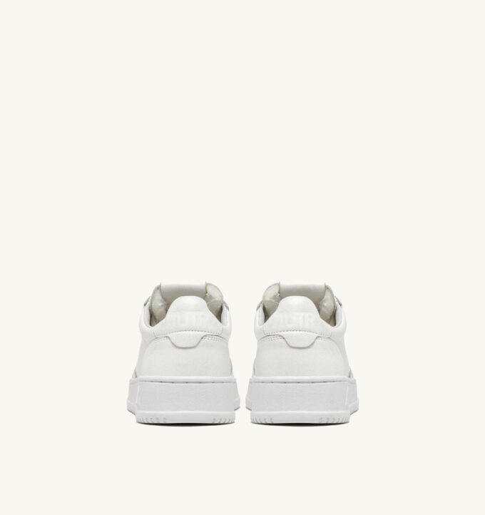 MEDALIST LOW SNEAKER AUS WEISSEM, STONE GEWASCHENEM LEDER MEDALIST LOW SNEAKER AUS WEISSEM, STONE GEWASCHENEM LEDER
