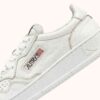 MEDALIST LOW SNEAKER AUS WEISSEM, STONE GEWASCHENEM LEDER MEDALIST LOW SNEAKER AUS WEISSEM, STONE GEWASCHENEM LEDER