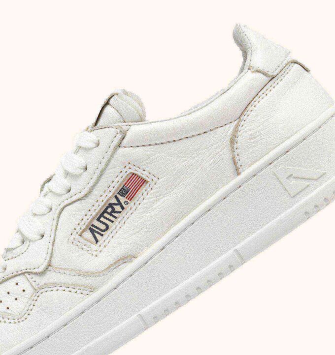 MEDALIST LOW SNEAKER AUS WEISSEM, STONE GEWASCHENEM LEDER MEDALIST LOW SNEAKER AUS WEISSEM, STONE GEWASCHENEM LEDER