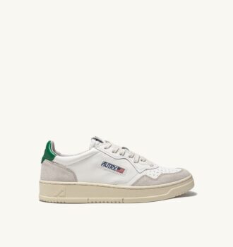 MEDALIST LOW SNEAKER AUS WEISSEM UND AMAZONISCHEM LEDER UND BEIGEM WILDLEDER