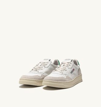 MEDALIST LOW SNEAKER AUS WEISSEM UND AMAZONISCHEM LEDER UND BEIGEM WILDLEDER