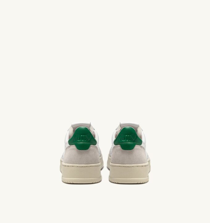 MEDALIST LOW SNEAKER AUS WEISSEM UND AMAZONISCHEM LEDER UND BEIGEM WILDLEDER MEDALIST LOW SNEAKER AUS WEISSEM UND AMAZONISCHEM LEDER UND BEIGEM WILDLEDER