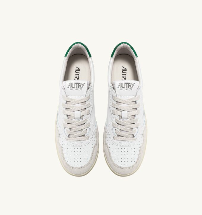 MEDALIST LOW SNEAKER AUS WEISSEM UND AMAZONISCHEM LEDER UND BEIGEM WILDLEDER MEDALIST LOW SNEAKER AUS WEISSEM UND AMAZONISCHEM LEDER UND BEIGEM WILDLEDER
