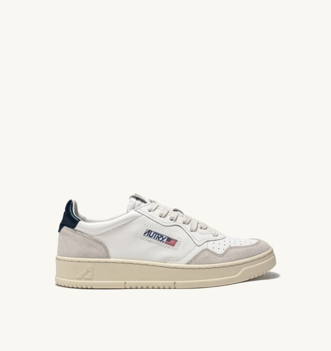 MEDALIST LOW SNEAKER AUS WEISSEM UND BLAUEM LEDER UND BEIGEM WILDLEDER MEDALIST LOW SNEAKER AUS WEISSEM UND BLAUEM LEDER UND BEIGEM WILDLEDER