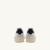 MEDALIST LOW SNEAKER AUS WEISSEM UND BLAUEM LEDER UND BEIGEM WILDLEDER MEDALIST LOW SNEAKER AUS WEISSEM UND BLAUEM LEDER UND BEIGEM WILDLEDER
