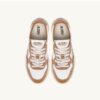 MEDALIST LOW SNEAKER AUS WEISSEM UND BRAUNEM ZUCKERLEDER