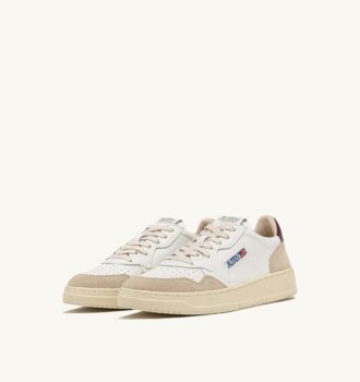 MEDALIST LOW SNEAKER AUS WEISSEM UND BURGUNDERROTENEM WILDLEDER UND LEDER