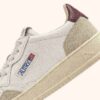 MEDALIST LOW SNEAKER AUS WEISSEM UND BURGUNDERROTENEM WILDLEDER UND LEDER MEDALIST LOW SNEAKER AUS WEISSEM UND BURGUNDERROTENEM WILDLEDER UND LEDER