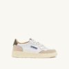 MEDALIST LOW SNEAKER AUS WEISSEM UND COVERT GRÜNEM LEDER-WILDLEDER
