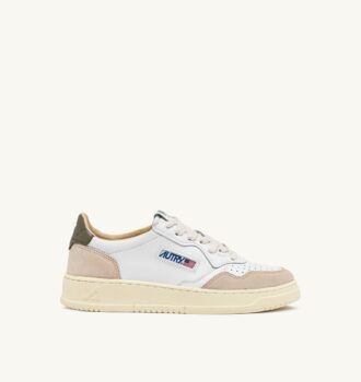 MEDALIST LOW SNEAKER AUS WEISSEM UND COVERT GRÜNEM LEDER-WILDLEDER