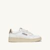 MEDALIST LOW SNEAKER AUS WEISSEM UND GOLDENEM LEDER