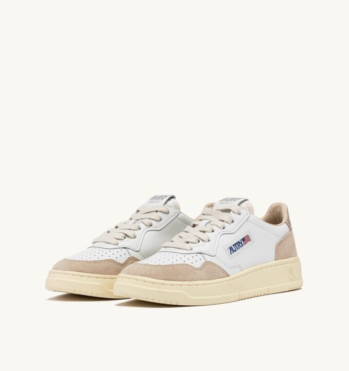 MEDALIST LOW SNEAKER AUS WEISSEM UND GOLDENEM LEDER