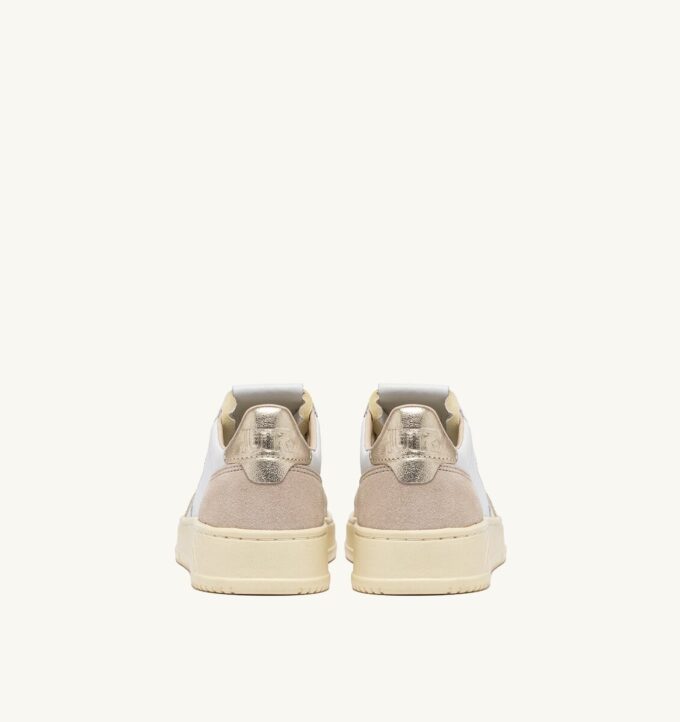 MEDALIST LOW SNEAKER AUS WEISSEM UND GOLDENEM LEDER