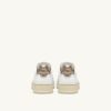 MEDALIST LOW SNEAKER AUS WEISSEM UND GOLDENEM LEDER