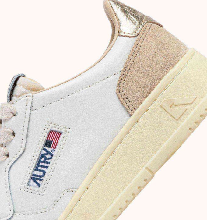 MEDALIST LOW SNEAKER AUS WEISSEM UND GOLDENEM LEDER