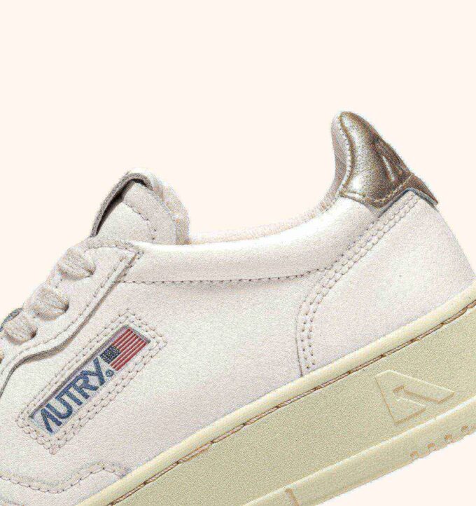 MEDALIST LOW SNEAKER AUS WEISSEM UND GOLDENEM LEDER