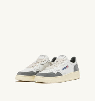 MEDALIST LOW SNEAKER AUS WEISSEM UND GRAUEM LEDER UND WILDLEDER