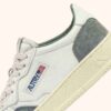MEDALIST LOW SNEAKER AUS WEISSEM UND GRAUEM LEDER UND WILDLEDER
