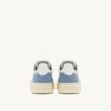MEDALIST LOW SNEAKER AUS WEISSEM UND HELLBLAUEM LEDER UND WILDLEDER