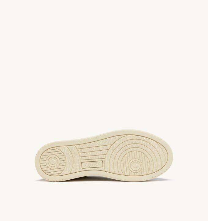 MEDALIST LOW SNEAKER AUS WEISSEM UND HELLBLAUEM LEDER UND WILDLEDER