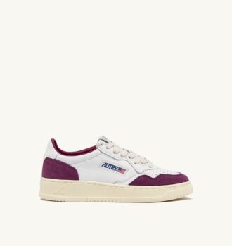 MEDALIST LOW SNEAKER AUS WEISSEM UND LILA LEDER UND WILDLEDER