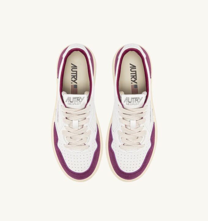 MEDALIST LOW SNEAKER AUS WEISSEM UND LILA LEDER UND WILDLEDER MEDALIST LOW SNEAKER AUS WEISSEM UND LILA LEDER UND WILDLEDER