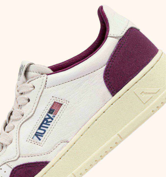 MEDALIST LOW SNEAKER AUS WEISSEM UND LILA LEDER UND WILDLEDER MEDALIST LOW SNEAKER AUS WEISSEM UND LILA LEDER UND WILDLEDER