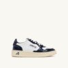 MEDALIST LOW SNEAKER AUS WEISSEM UND NACHTBLAUEM LEDER