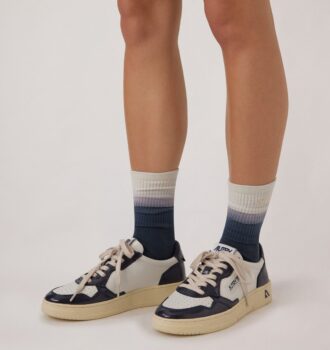 MEDALIST LOW SNEAKER AUS WEISSEM UND NACHTBLAUEM LEDER