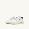 MEDALIST LOW SNEAKER AUS WEISSEM UND PALACE BLUE LEDER MIT SCHRIFTZUG MEDALIST LOW SNEAKER AUS WEISSEM UND PALACE BLUE LEDER MIT SCHRIFTZUG