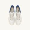 MEDALIST LOW SNEAKER AUS WEISSEM UND PALACE BLUE LEDER MIT SCHRIFTZUG MEDALIST LOW SNEAKER AUS WEISSEM UND PALACE BLUE LEDER MIT SCHRIFTZUG