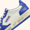 MEDALIST LOW SNEAKER AUS WEISSEM UND PALACE BLUE LEDER MIT SCHRIFTZUG MEDALIST LOW SNEAKER AUS WEISSEM UND PALACE BLUE LEDER MIT SCHRIFTZUG