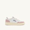 MEDALIST LOW SNEAKER AUS WEISSEM UND PUDERBEIGEHEMDE-LEDER-WILDLEDER