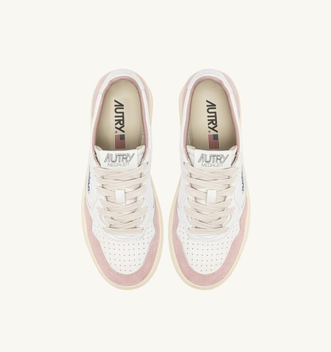 MEDALIST LOW SNEAKER AUS WEISSEM UND PUDERBEIGEHEMDE-LEDER-WILDLEDER