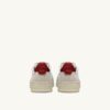 MEDALIST LOW SNEAKER AUS WEISSEM UND ROTEM LEDER UND BEIGEM WILDLEDER MEDALIST LOW SNEAKER AUS WEISSEM UND ROTEM LEDER UND BEIGEM WILDLEDER