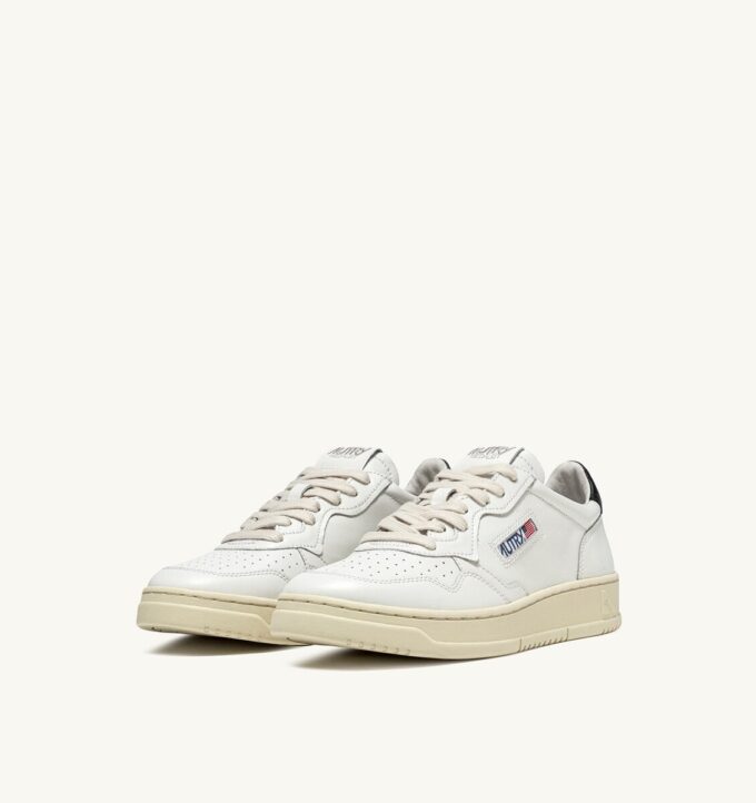 MEDALIST LOW SNEAKER AUS WEISSEM UND SCHWARZEM LEDER MEDALIST LOW SNEAKER AUS WEISSEM UND SCHWARZEM LEDER