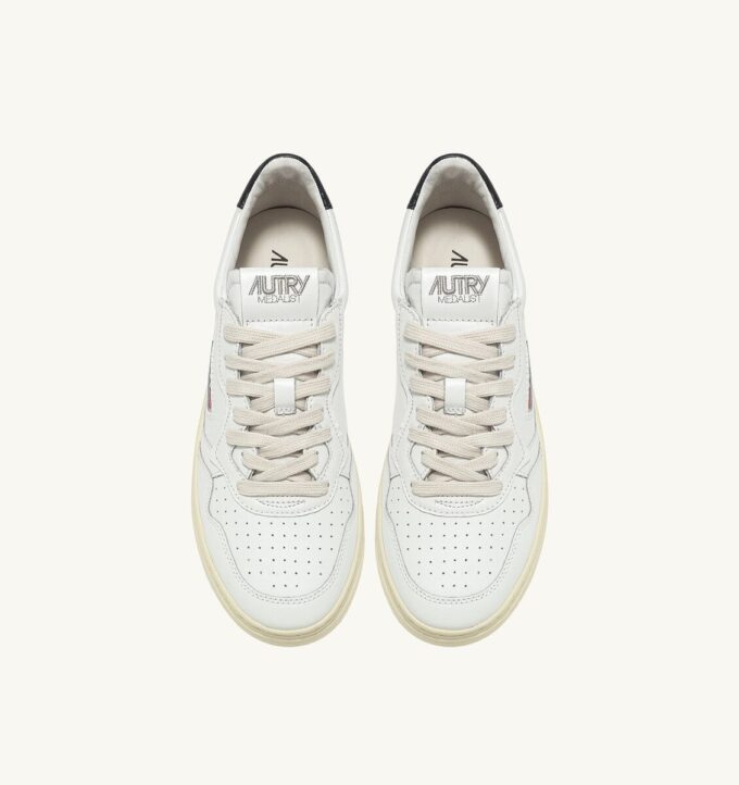 MEDALIST LOW SNEAKER AUS WEISSEM UND SCHWARZEM LEDER MEDALIST LOW SNEAKER AUS WEISSEM UND SCHWARZEM LEDER