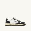 MEDALIST LOW SNEAKER AUS WEISSEM UND SCHWARZEM LEDER MIT SCHRIFTZUG MEDALIST LOW SNEAKER AUS WEISSEM UND SCHWARZEM LEDER MIT SCHRIFTZUG